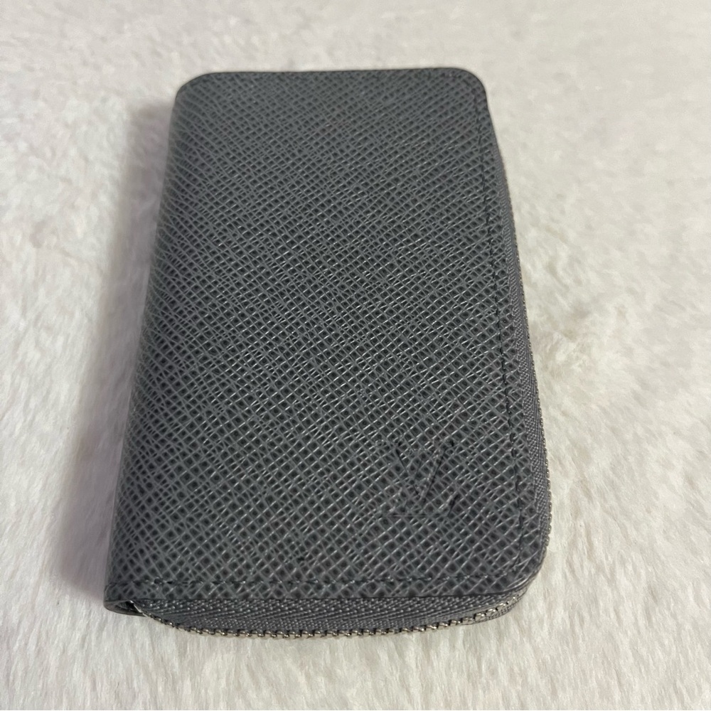Louisvuitton taiga zippy coin purse